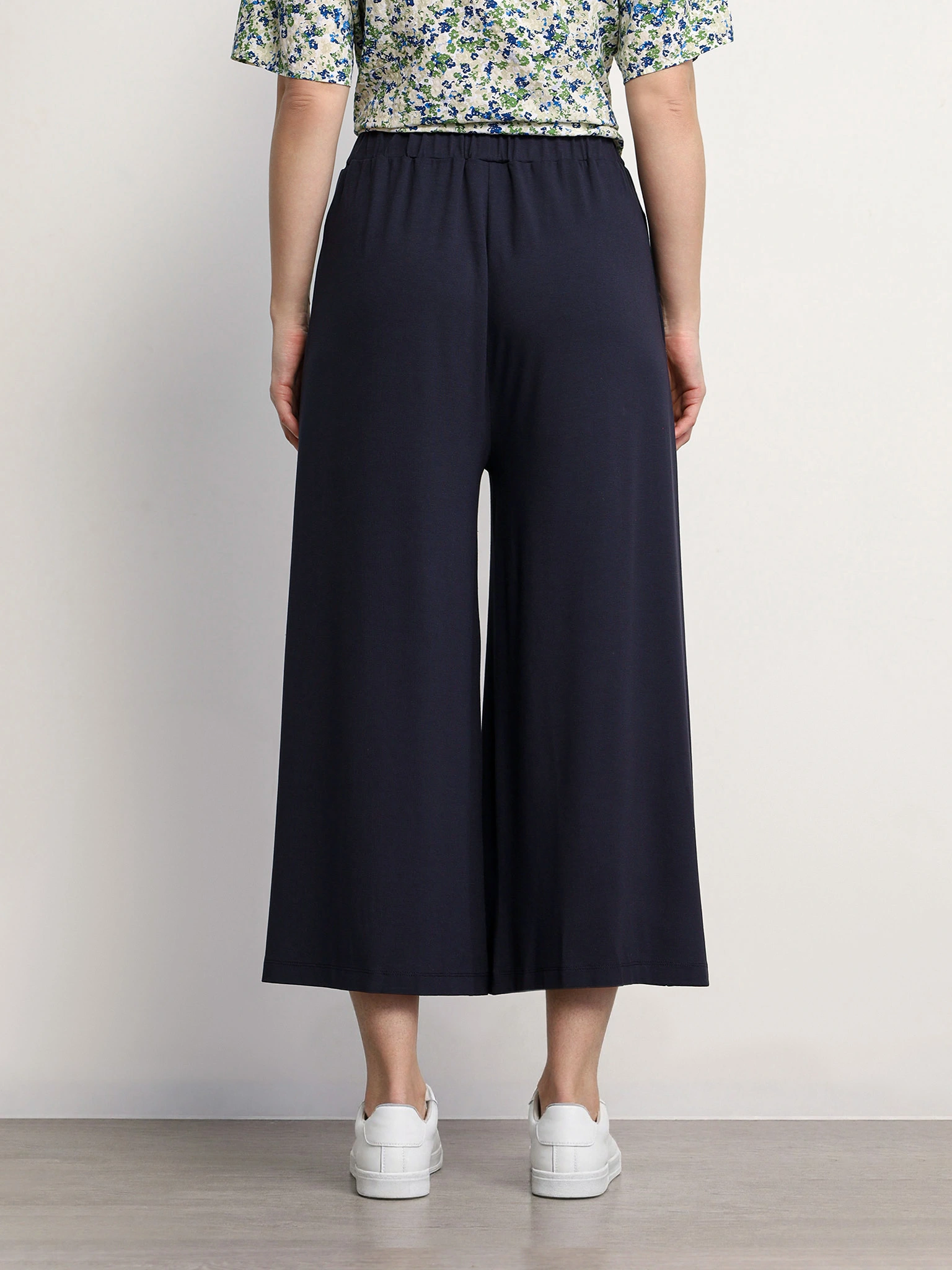 Брюки-кюлоты трикотажные темно-синего цвета из смесовой вискозы